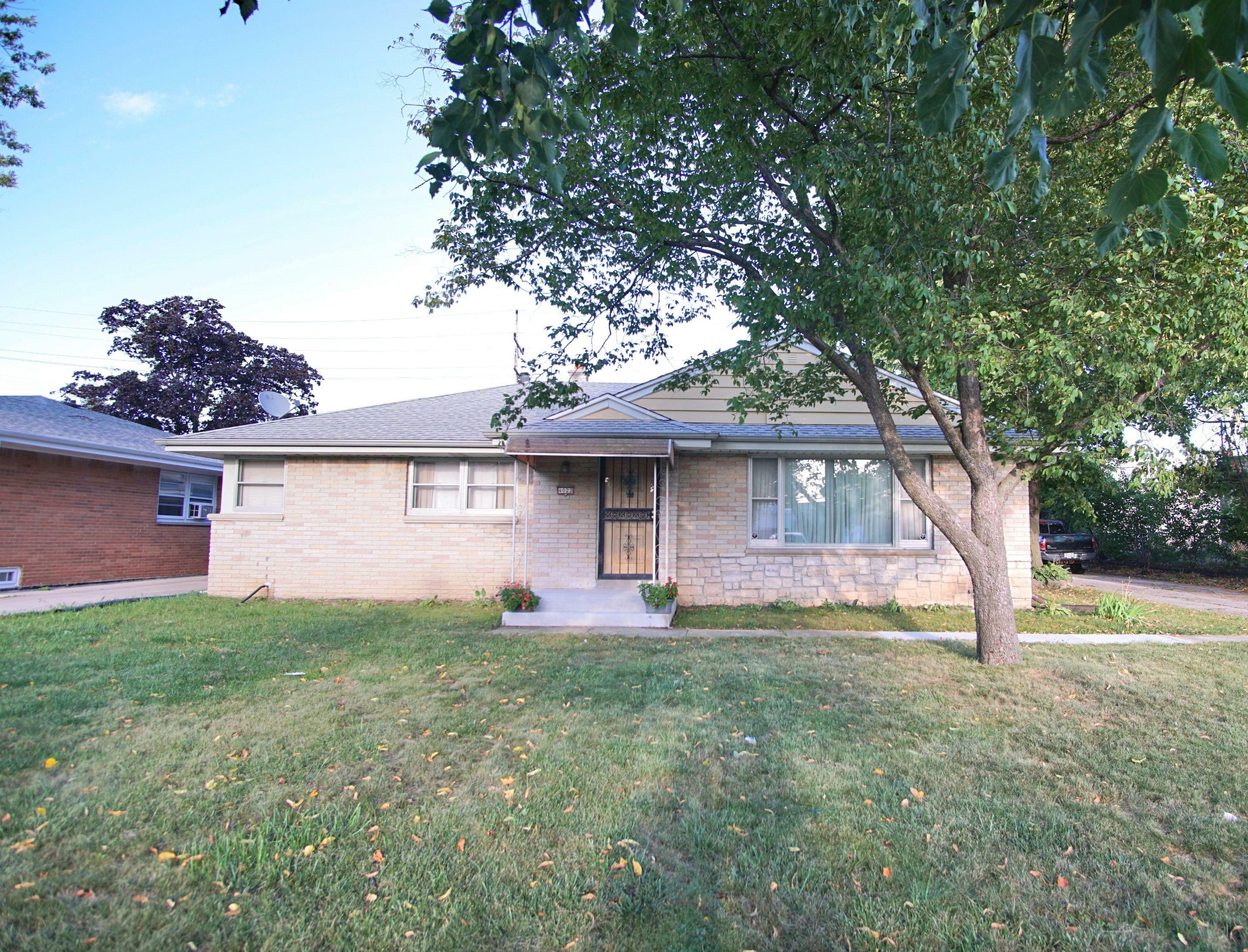 4022 N 93rd St  Wauwatosa WI 53222 photo