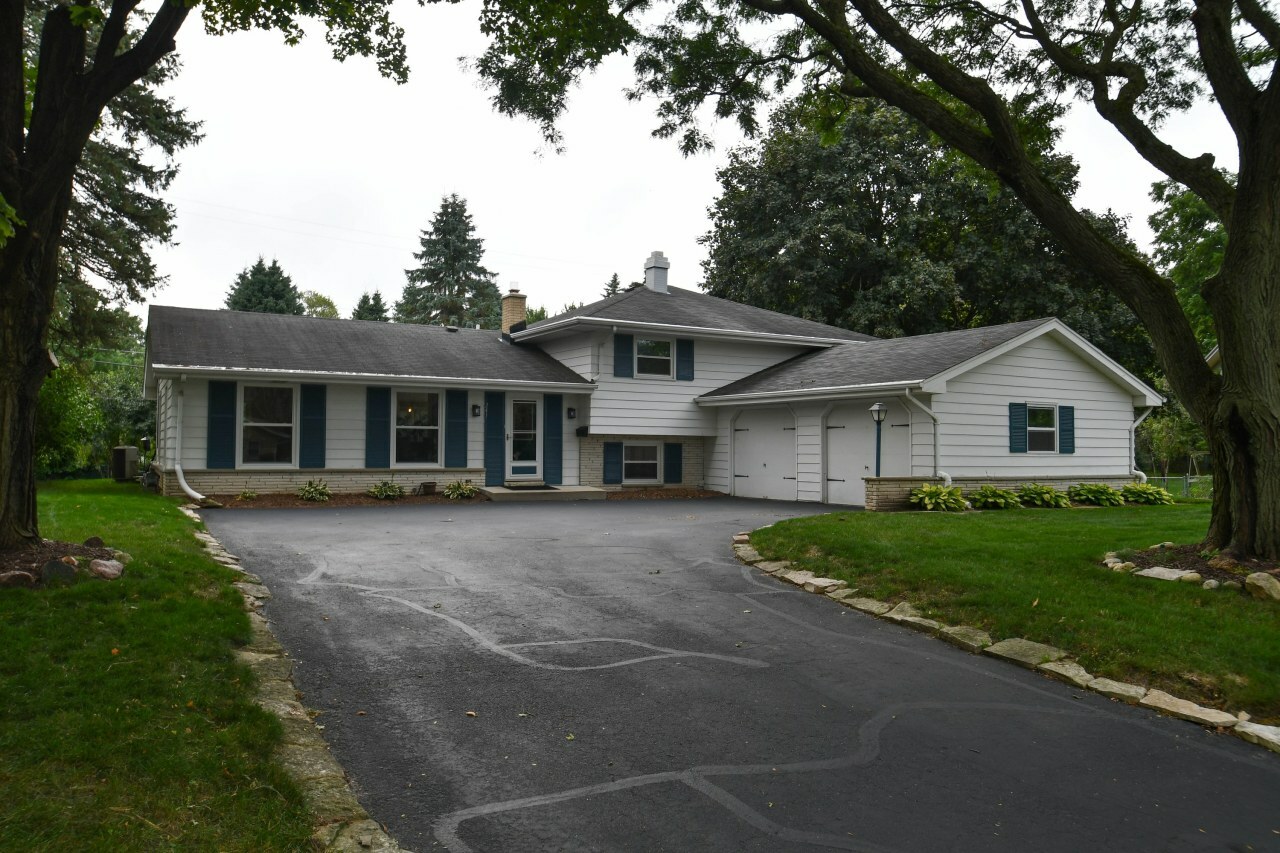 Property Photo: 241 Hazel Ln WI 53029