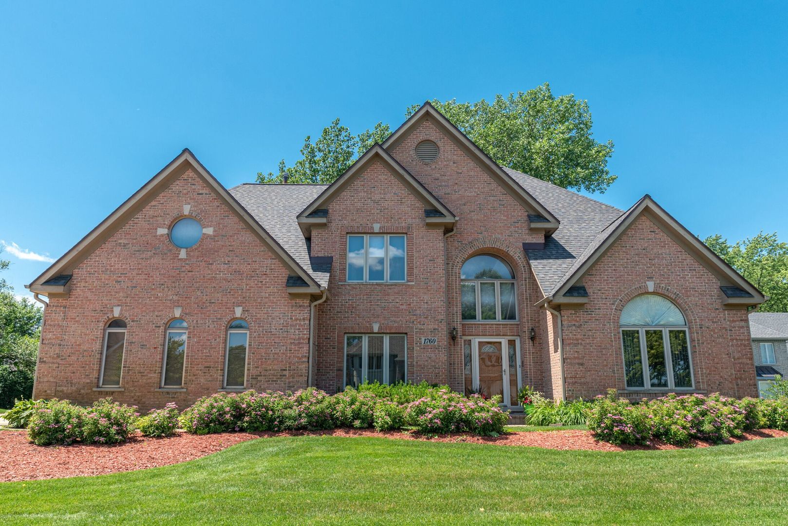 Property Photo:  1760 Logan Street  IL 60172 