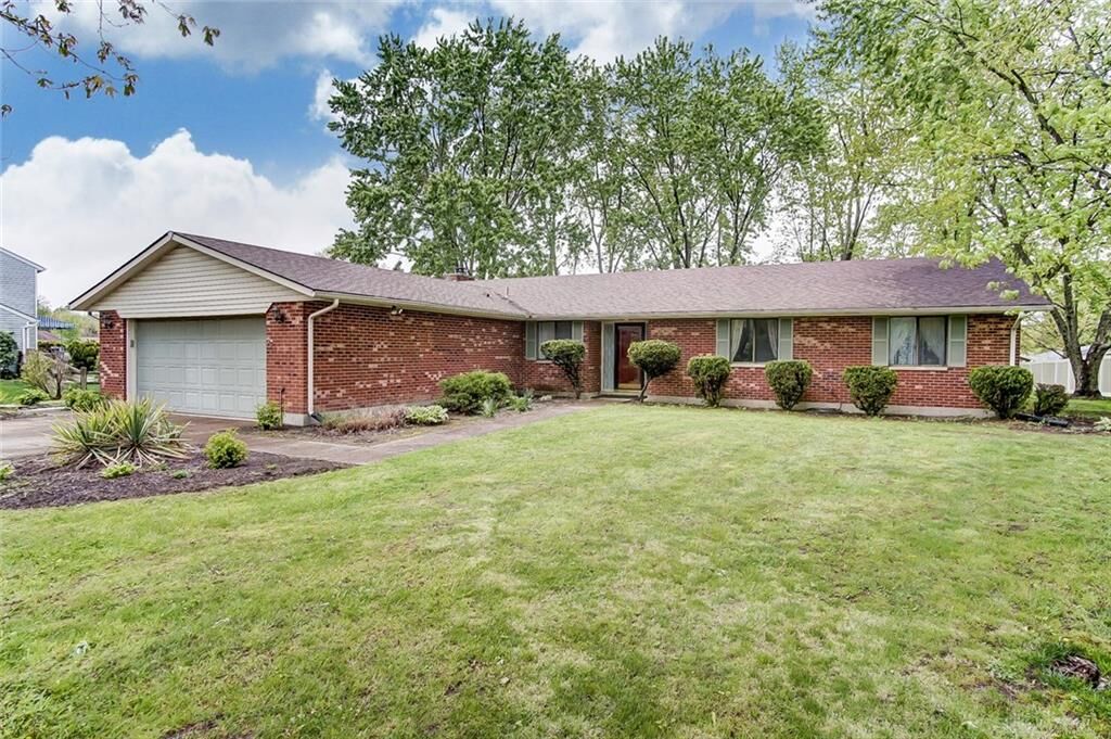 Property Photo: 8791 Cobblecreek Drive OH 45458