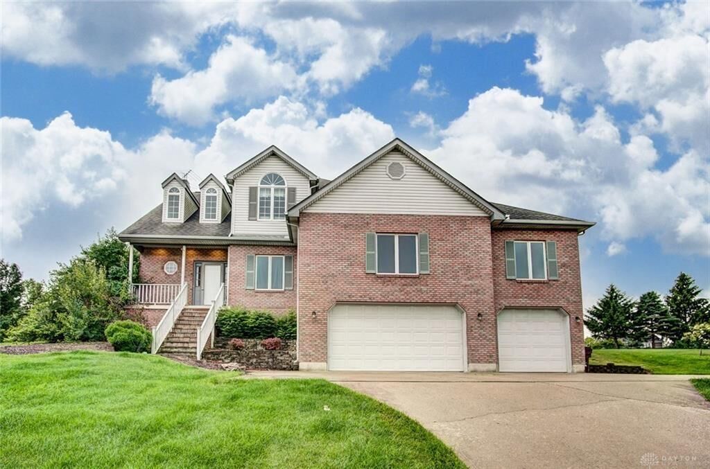 Property Photo: 765 E Eva Circle OH 45504