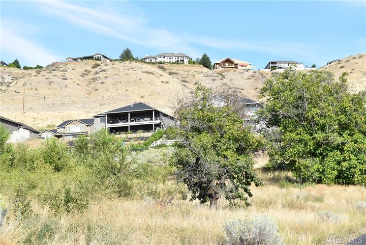 Property Photo:  2533 N Baker Ave  WA 98802 