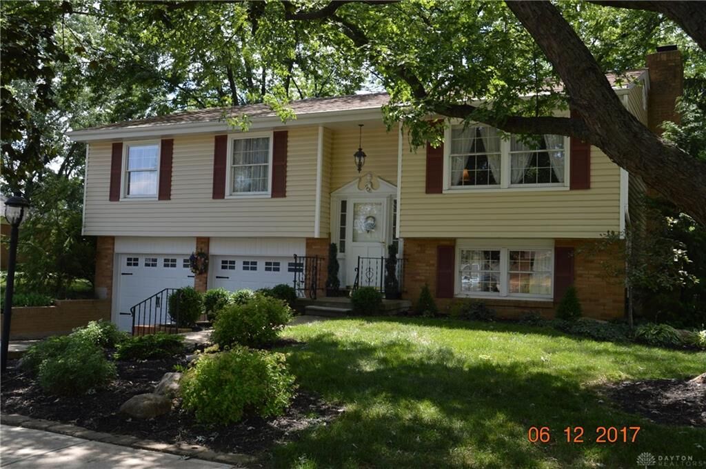Property Photo: 901 Avey Ln OH 45322