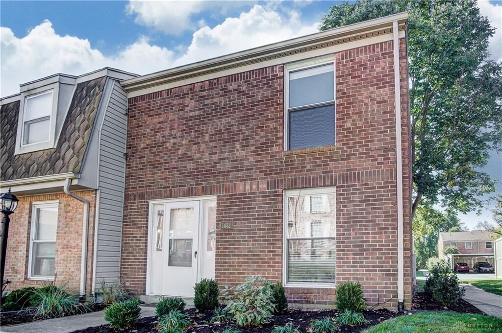 Property Photo: 1432 Crown Point Court OH 45434