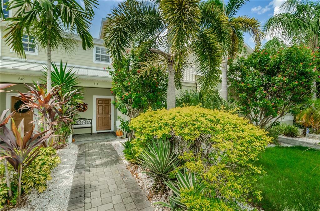 Property Photo:  614 S Florida Avenue  FL 34689 