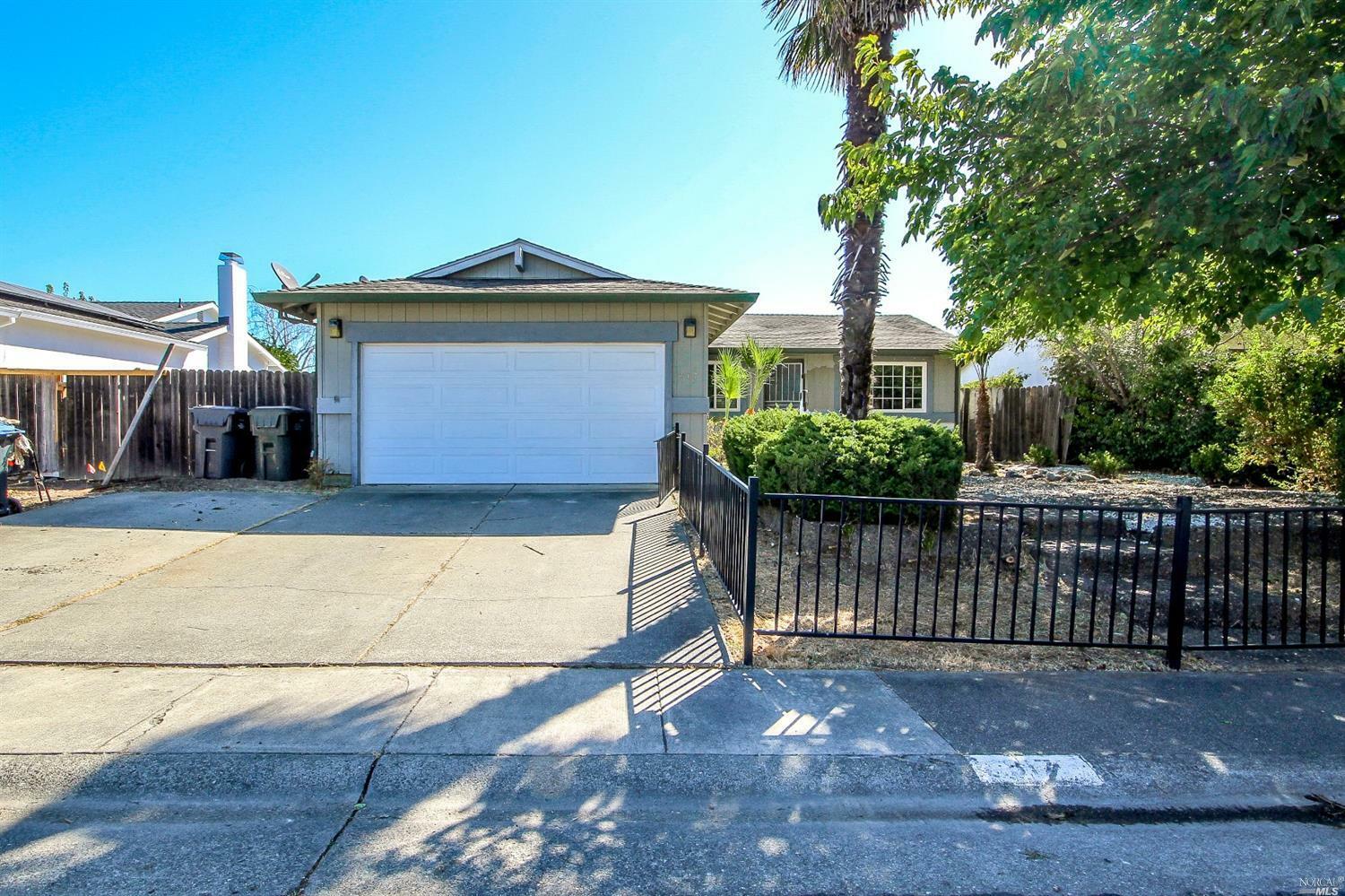 Property Photo:  817 Greenhead Way  CA 94585 