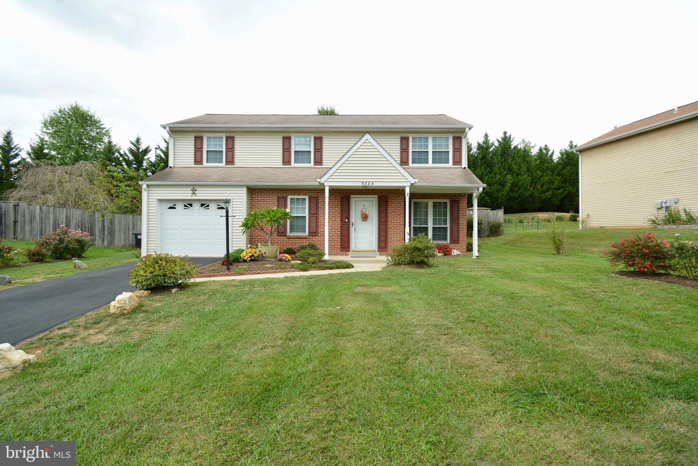Property Photo: 5884 Pontiac Drive VA 22193