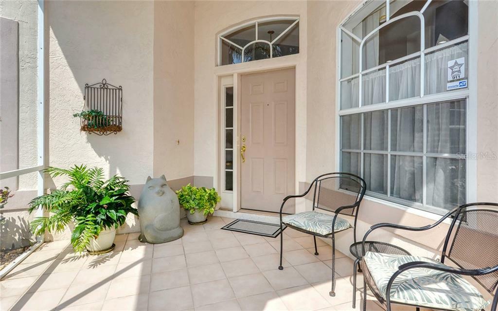 Property Photo: 9533 Forest Hills Circle FL 34238