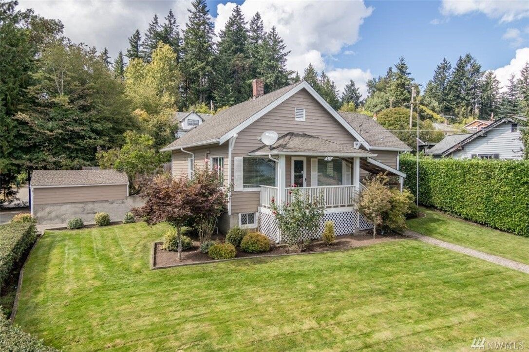 Property Photo: 211 S Summit Avenue WA 98312