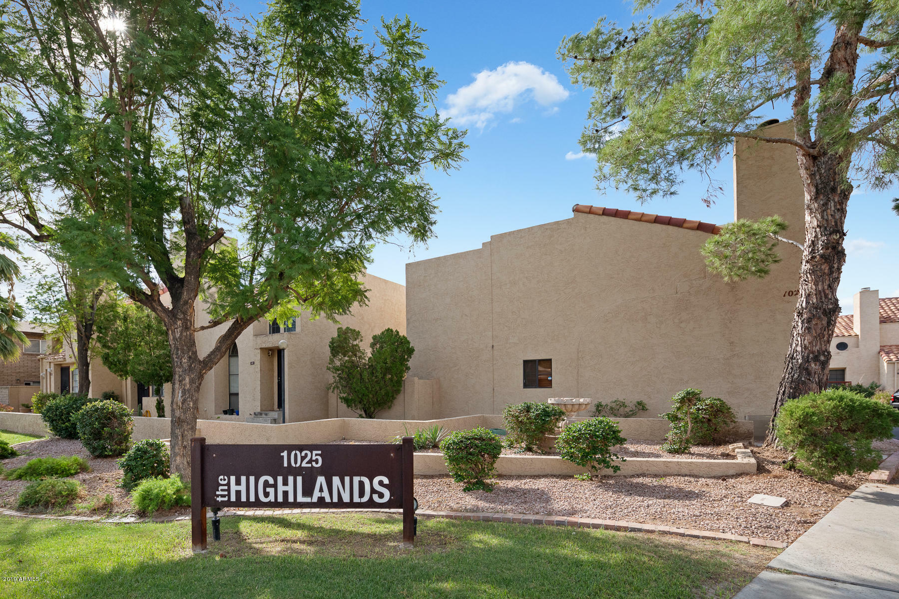 Property Photo:  1025 E Highland Avenue 45  AZ 85014 