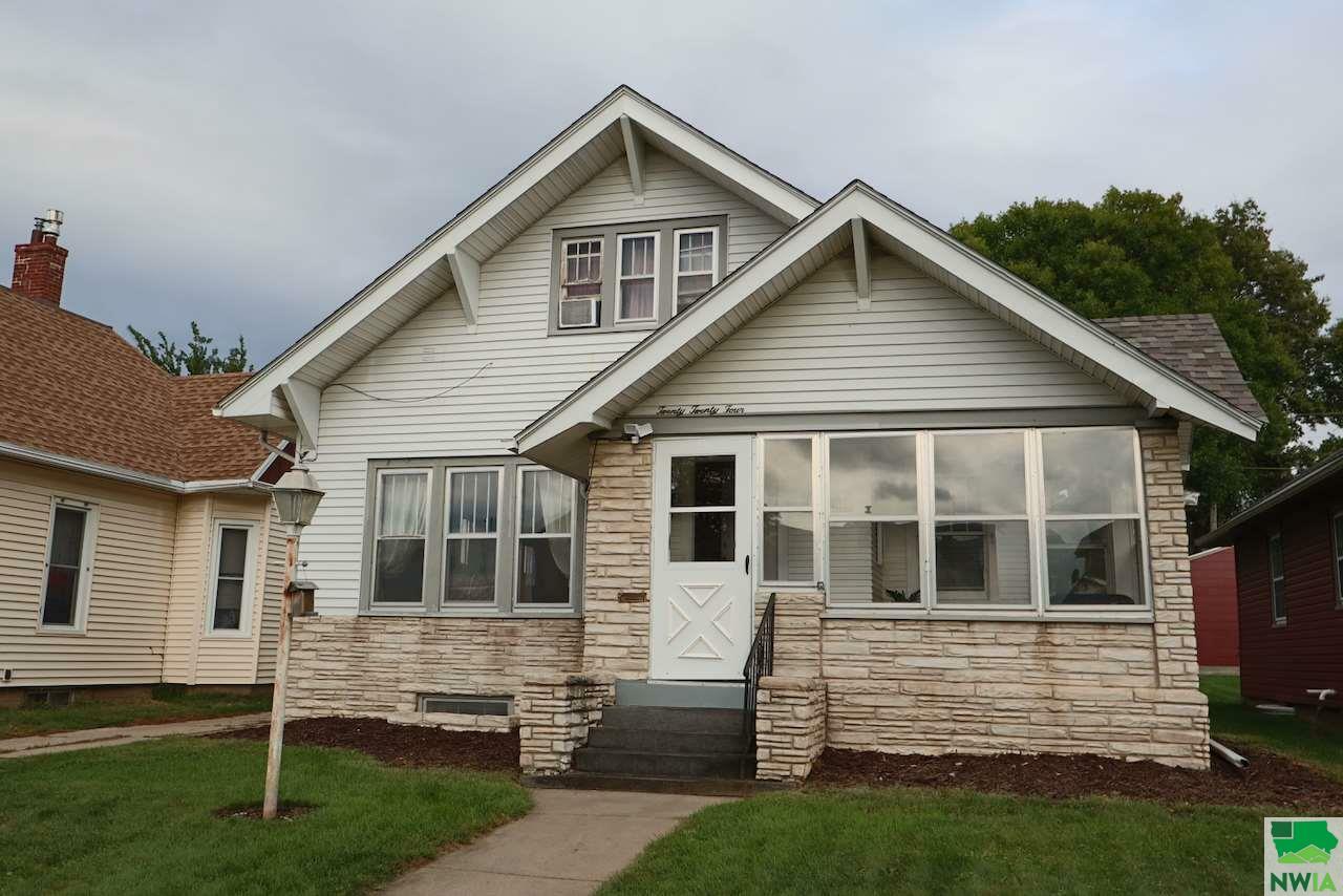 Property Photo:  2024 S Cedar Street  IA 51106 