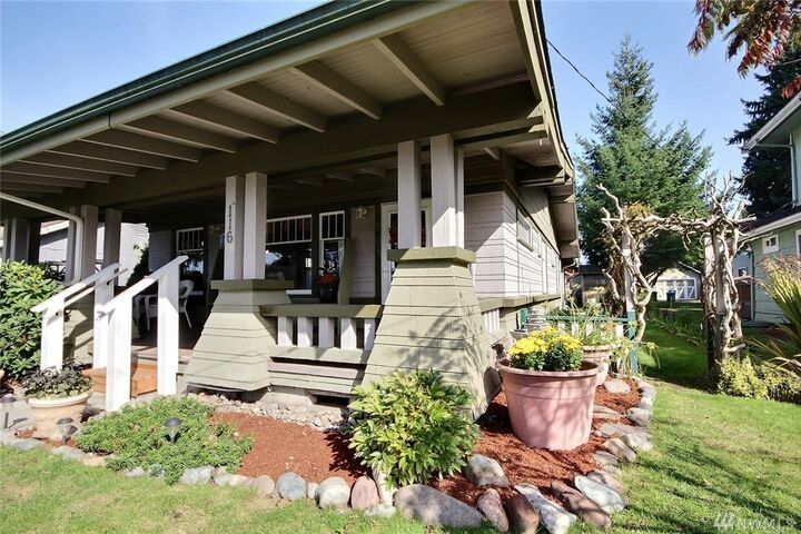 Property Photo:  116  K Street SE  WA 98002 