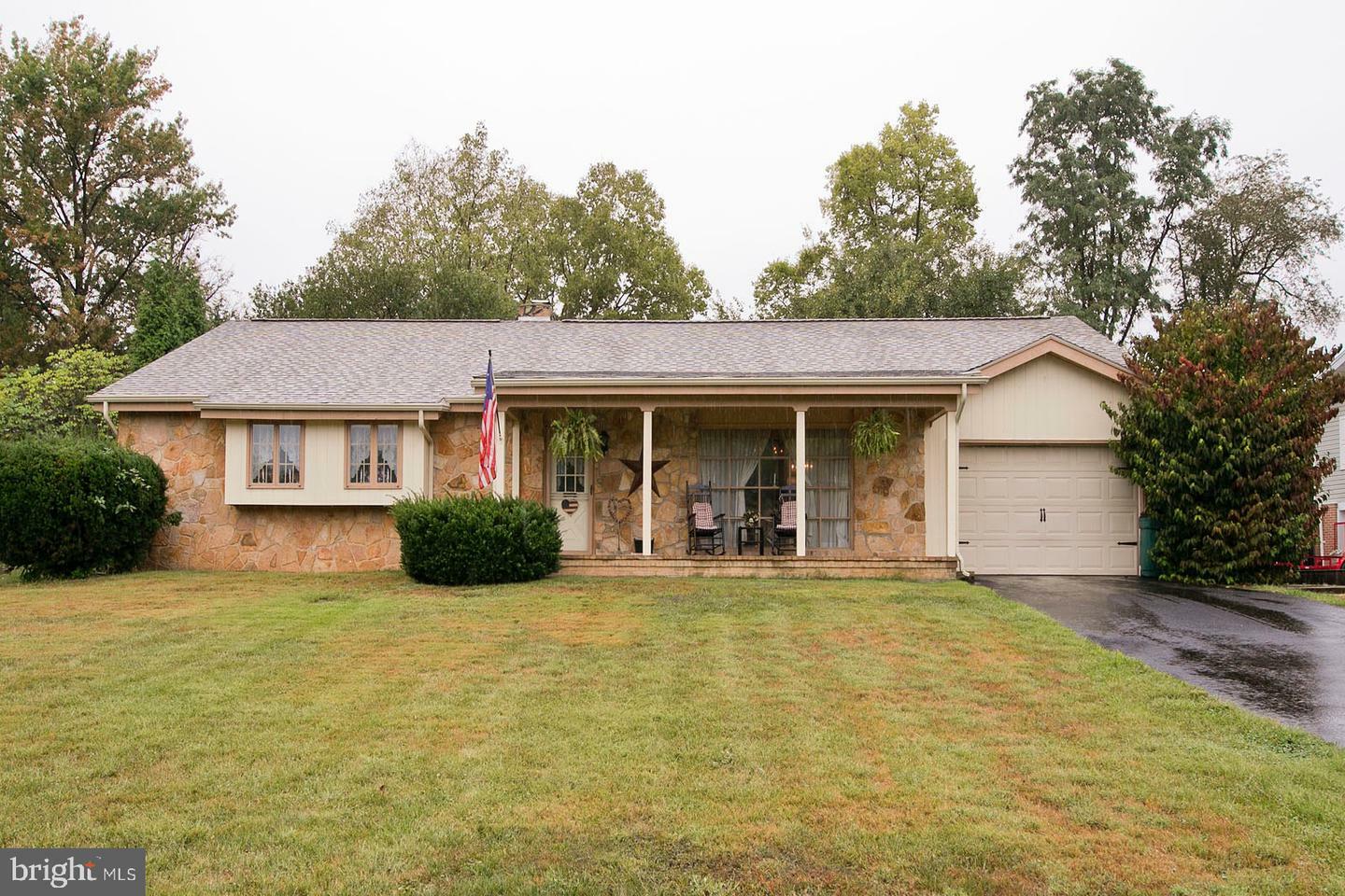 Property Photo:  904 Honeysuckle Drive  WV 25401 