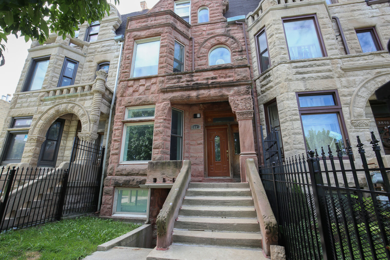 Property Photo:  3848 South Lake Park Avenue 1  IL 60653 
