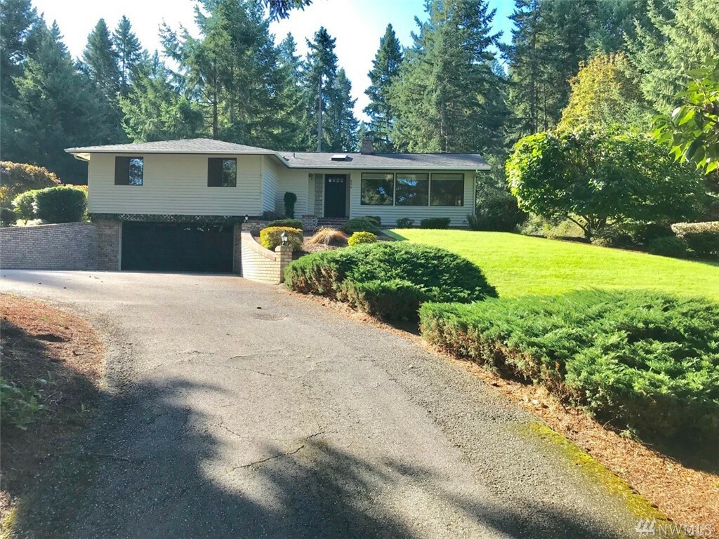 Property Photo:  806 Hyak Way  WA 98333 