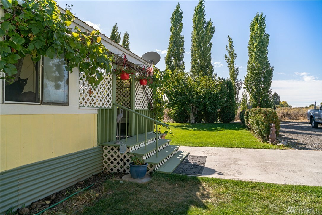 Property Photo: 160 NE Rd 19.2 WA 98851