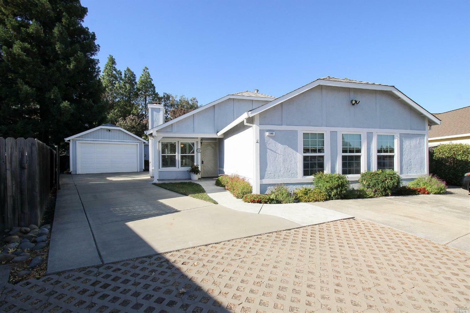 Property Photo:  190 Catalpa Lane  CA 95687 