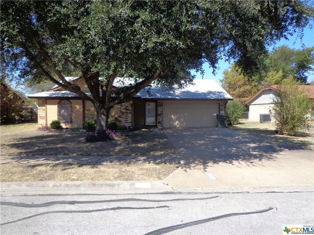 Property Photo: 2407 Ridglea Court TX 76543