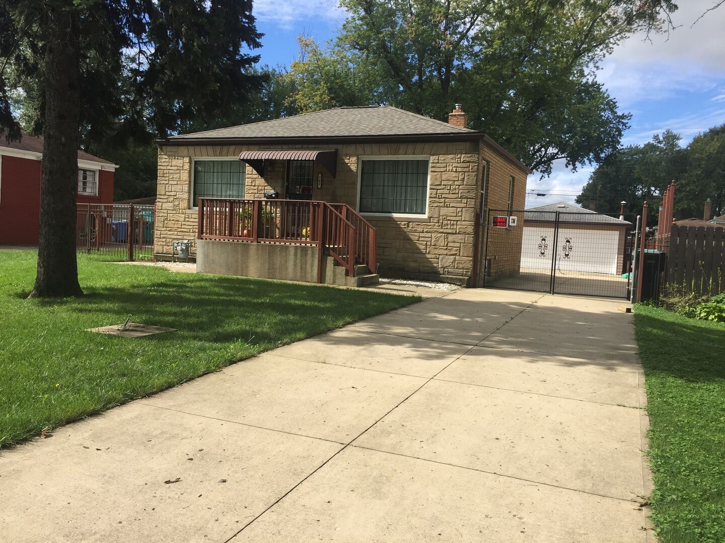 Property Photo:  