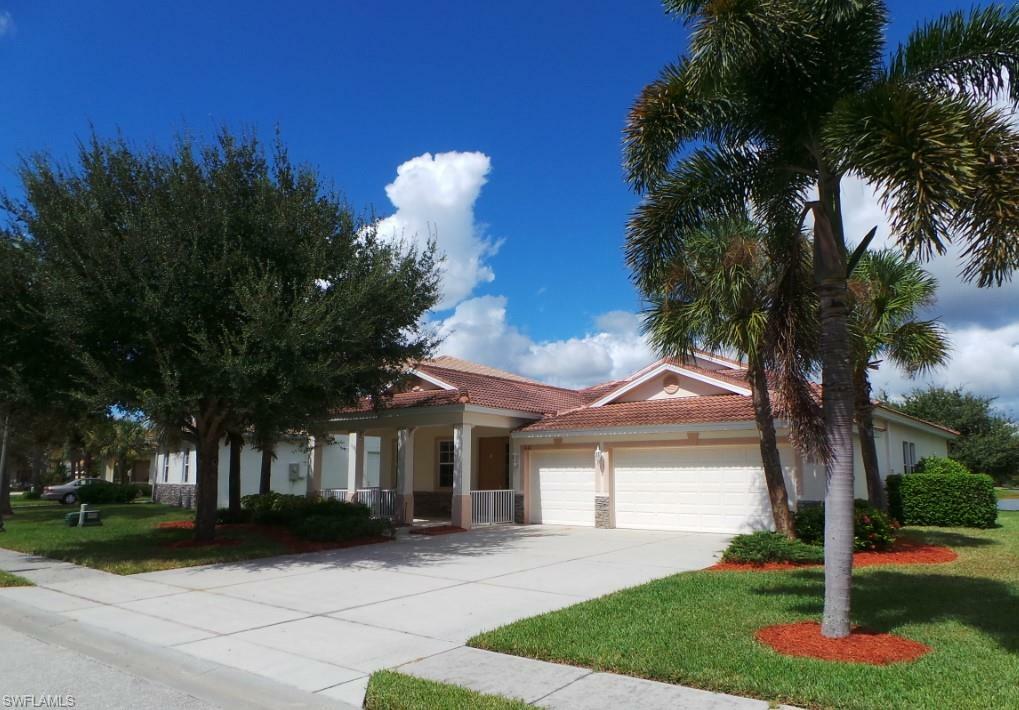 Property Photo:  1121 Amber Lake Court  FL 33909 