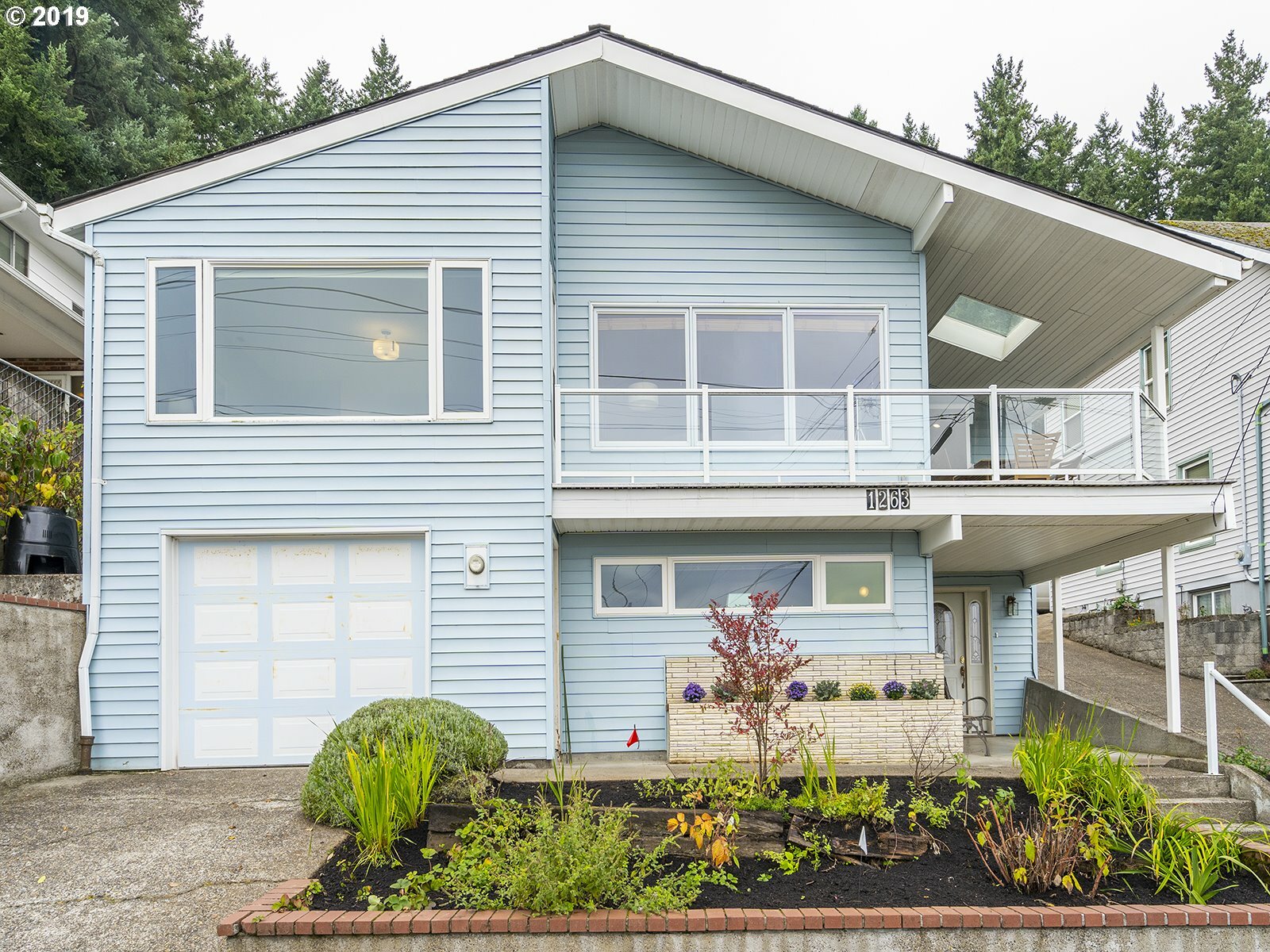 Property Photo:  1263 SE 71st Ave  OR 97215 