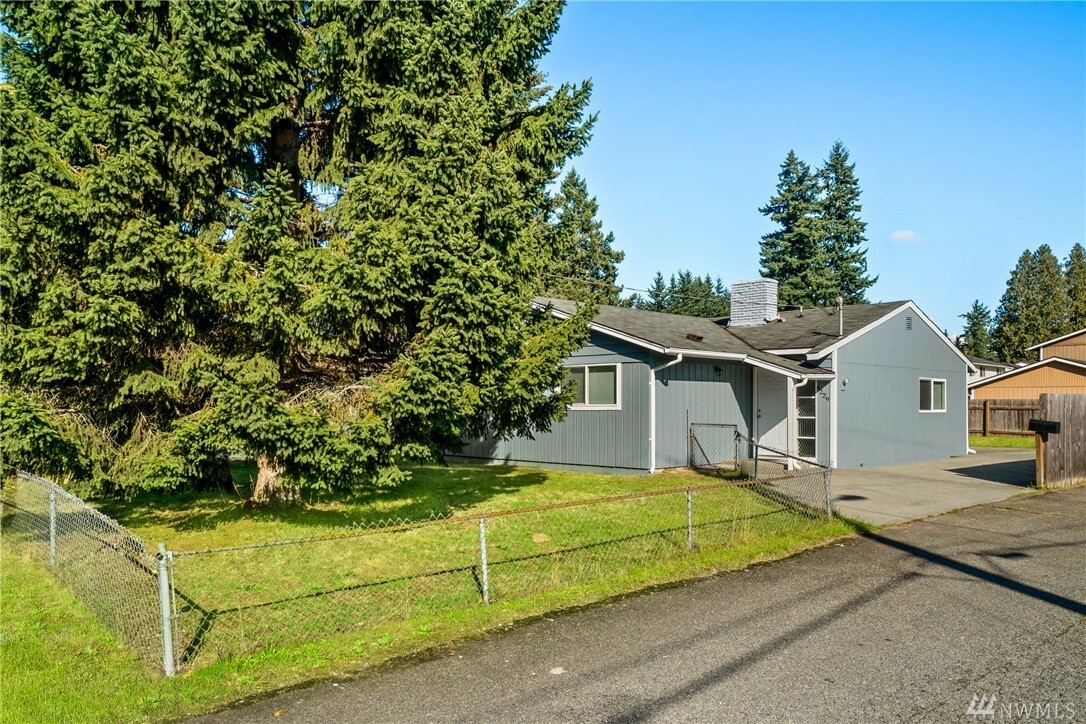 Property Photo:  6229 47th Ave NE  WA 98270 