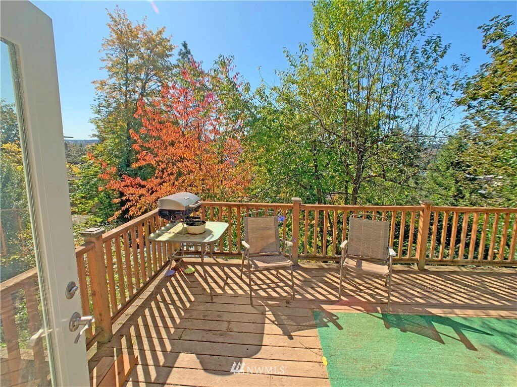 Property Photo: 477 NE Jefferson Avenue WA 98532