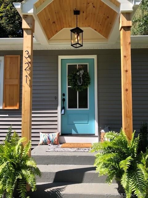 Property Photo:  321 Edgefield Avenue  CT 06460 