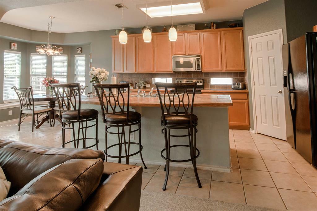 Property Photo: 1013 Sycamore Street TX 76028