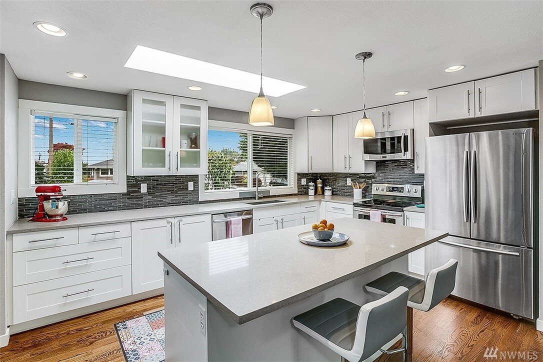 Property Photo:  1046  Bell Street  WA 98020 