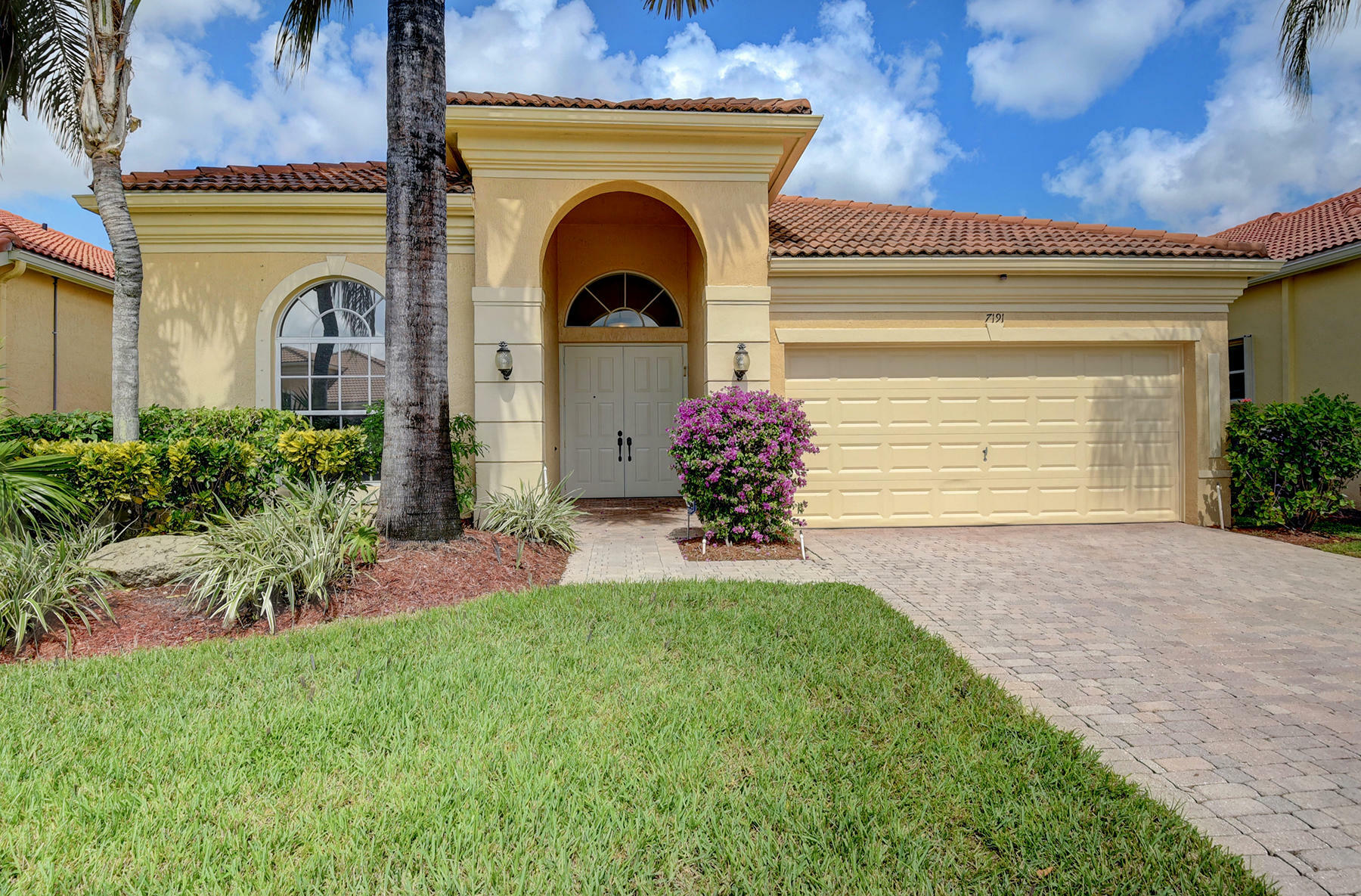 Property Photo:  7191 Lorenzo Lane  FL 33446 