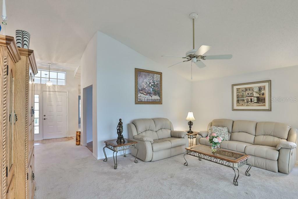 Property Photo:  2115 Sterling Glen Court  FL 33573 