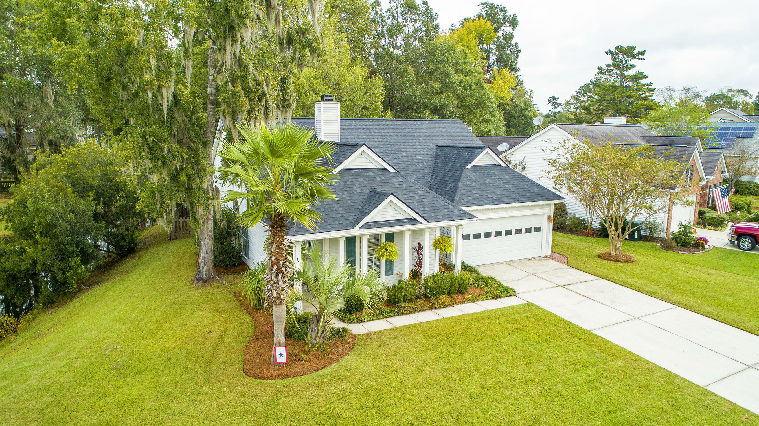 Property Photo: 352 Twelve Oak Drive SC 29414