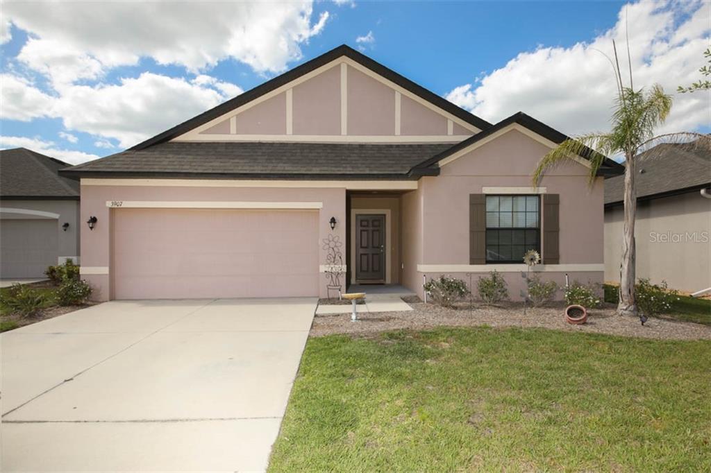 Property Photo: 3907 Willow Walk Drive FL 34221