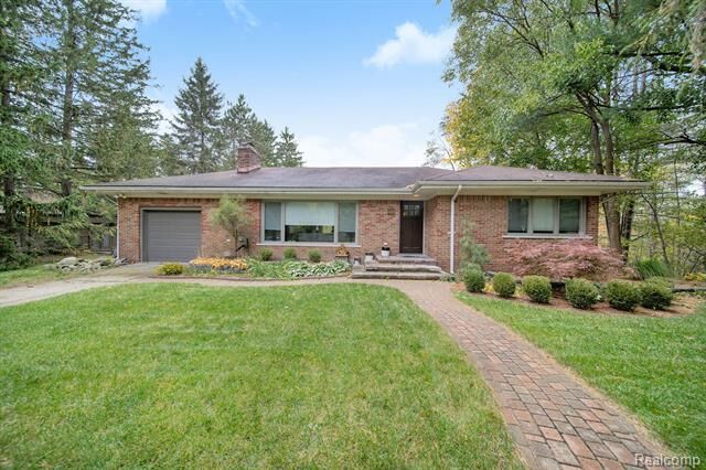 3910 N Ellamae Road  Oakland Twp MI 48363 photo