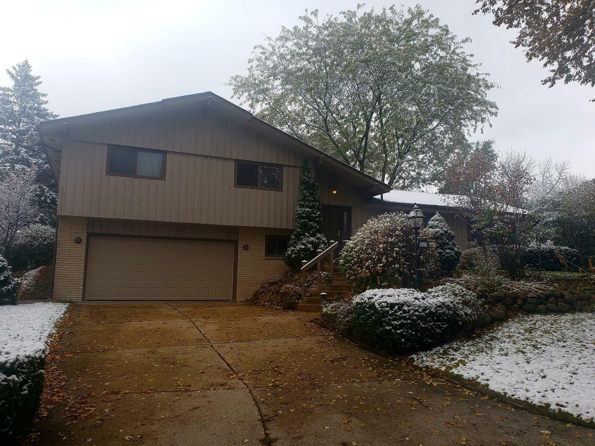 Property Photo:  2127 Grayfox Ct  WI 53188 