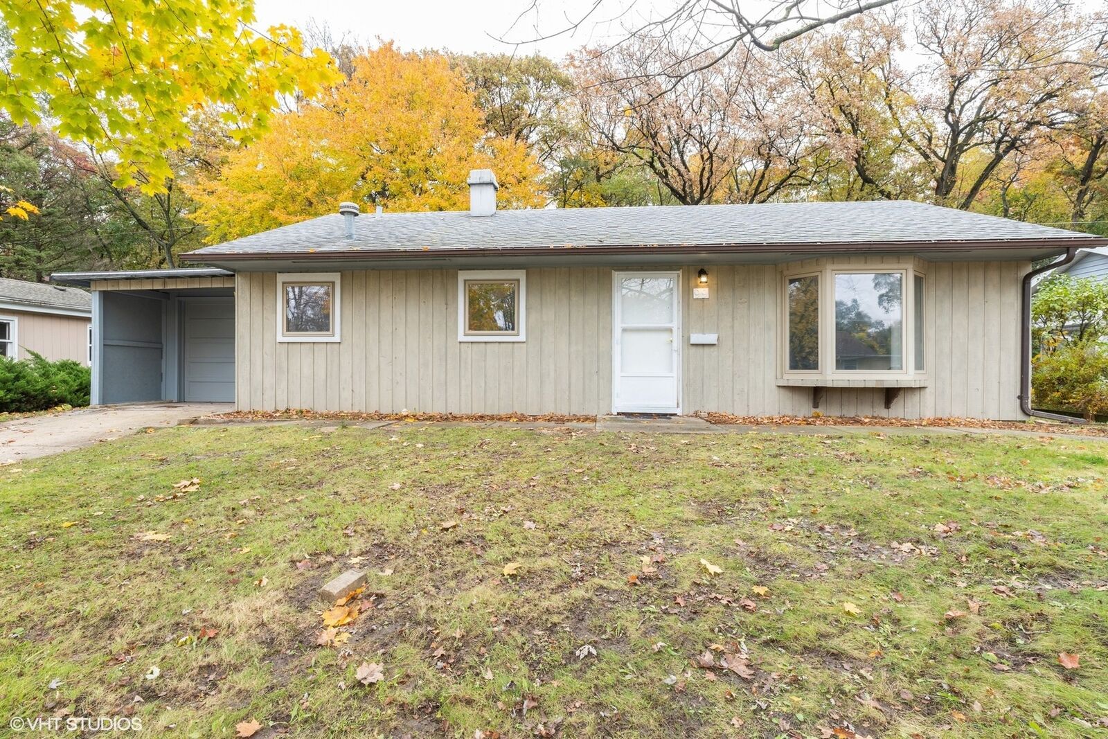 Property Photo: 99 Birch Street IL 60110