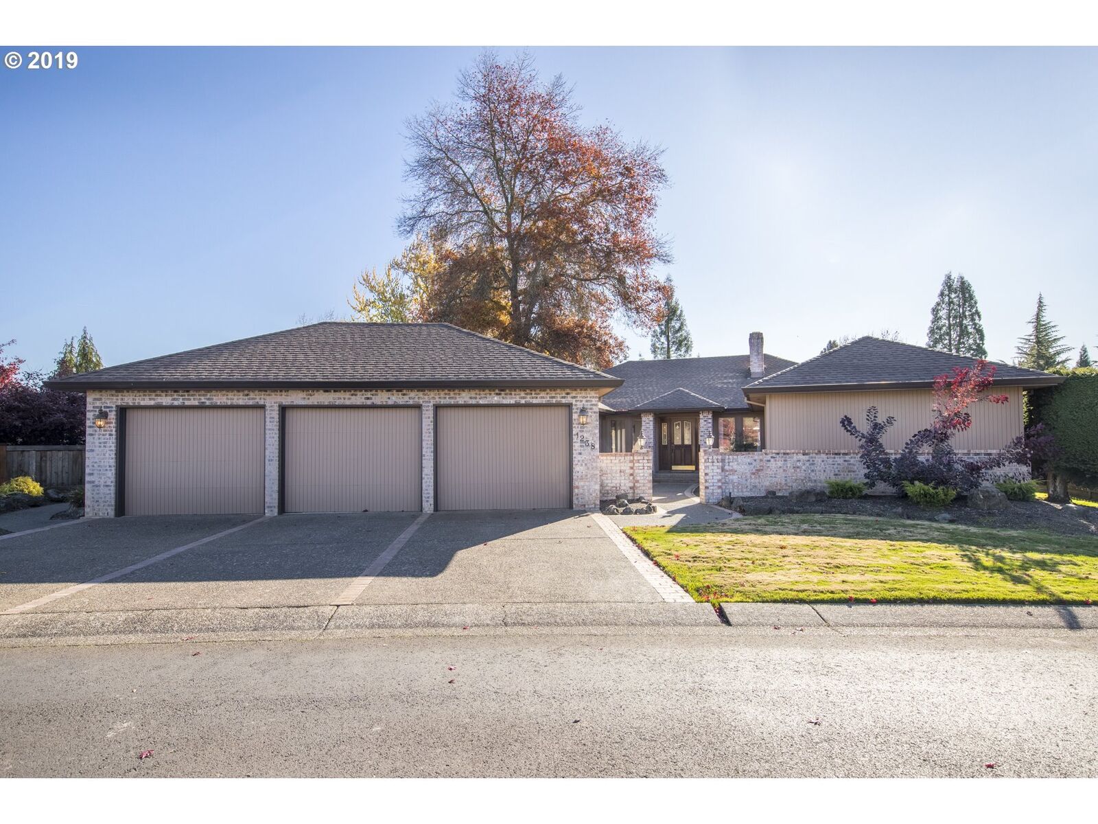 Property Photo: 1238 NW Augusta Dr OR 97128