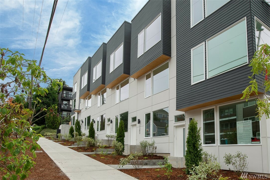 Property Photo: 1205 S Atlantic St WA 98144