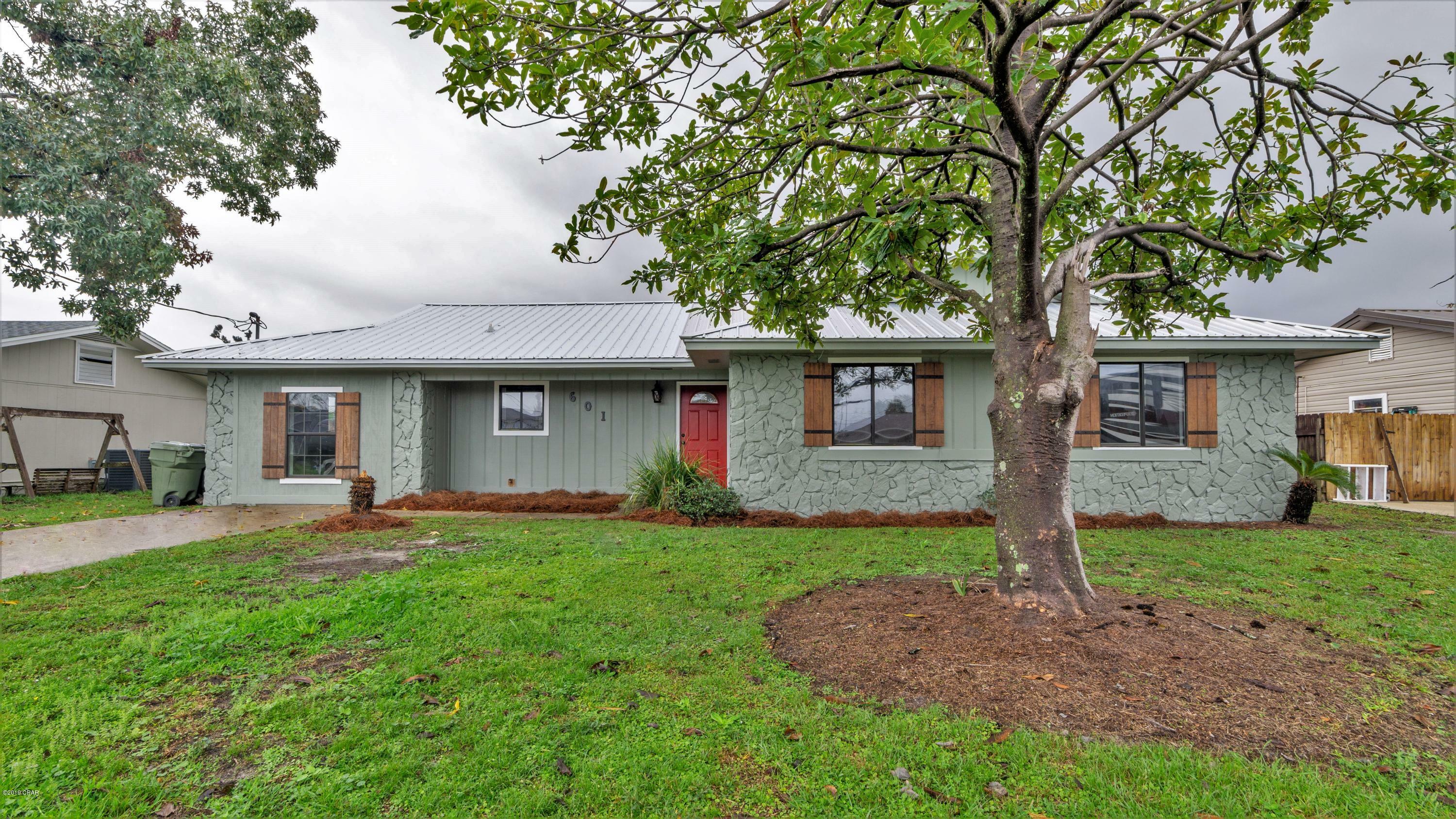 Property Photo: 601 E Pine Forest Drive FL 32444