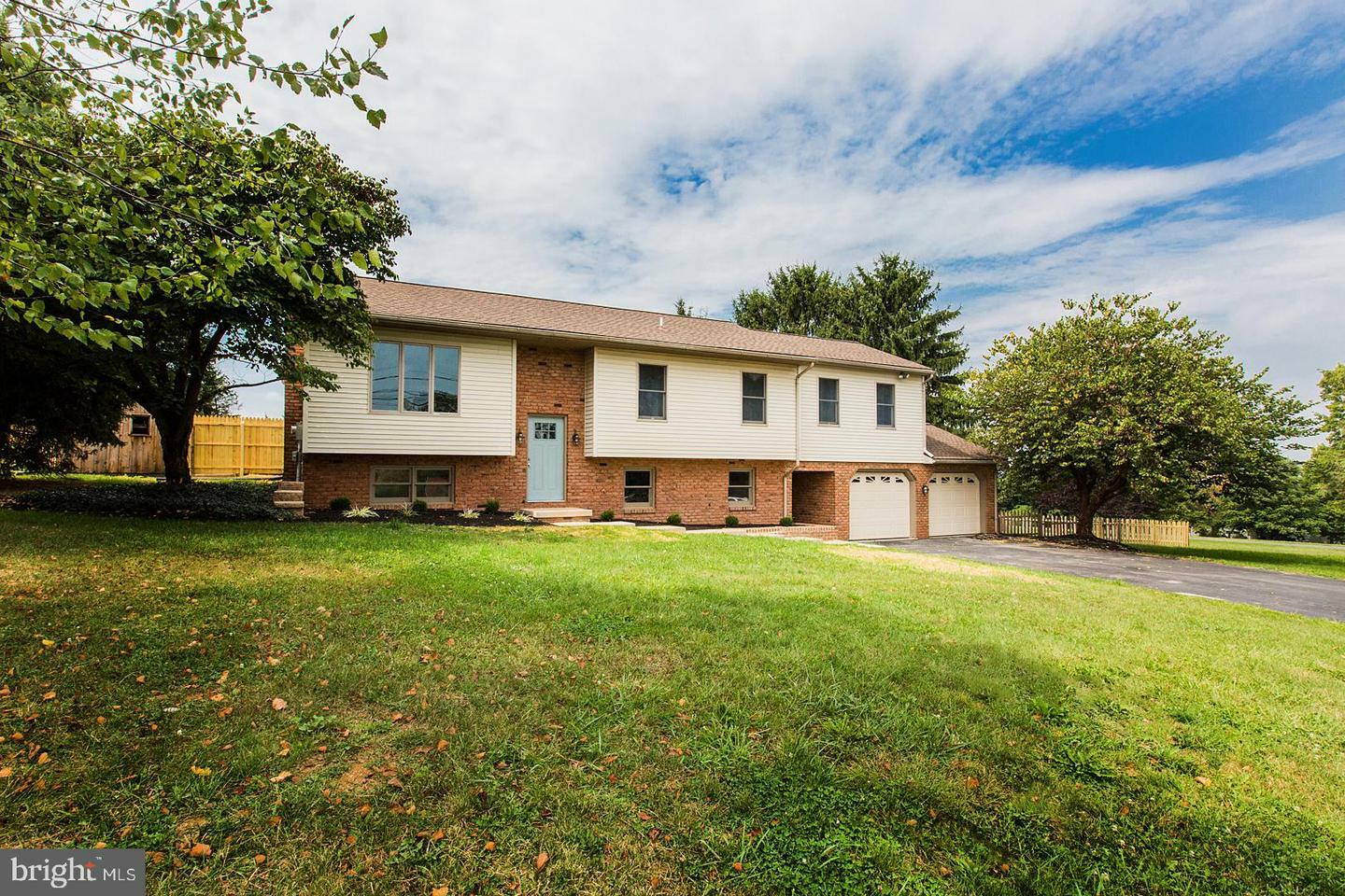 Property Photo:  232 Hilldale Road  PA 17565 