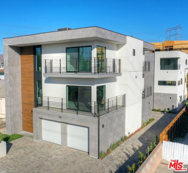 Property Photo:  5626 Auckland Ave  CA 91601