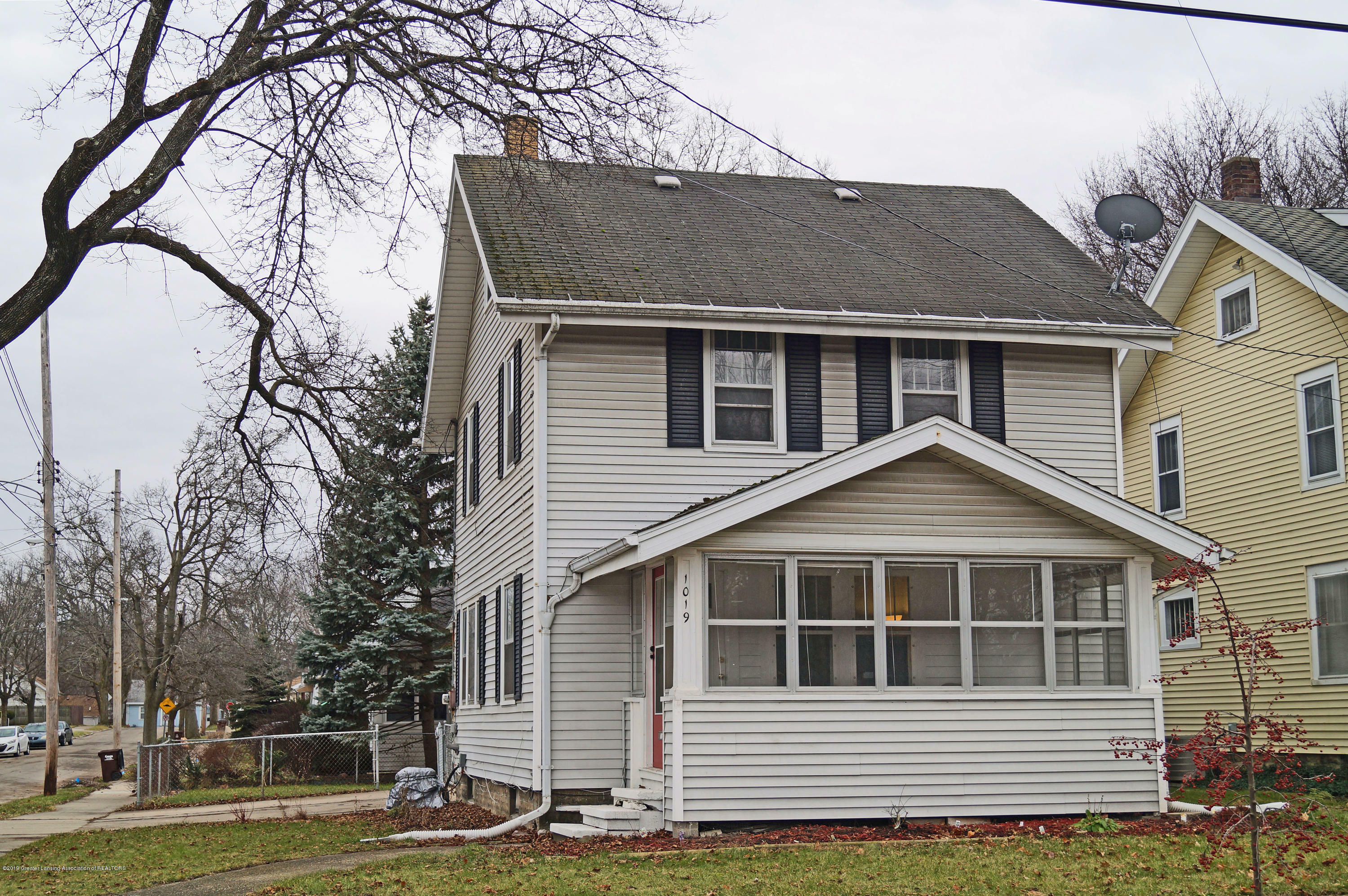 Property Photo:  1019 Smith Avenue  MI 48910 