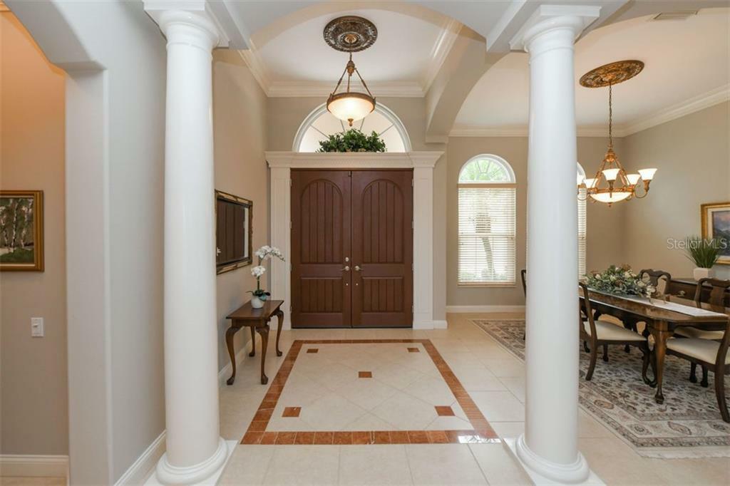 Property Photo: 7936 Treesdale Glen FL 34202