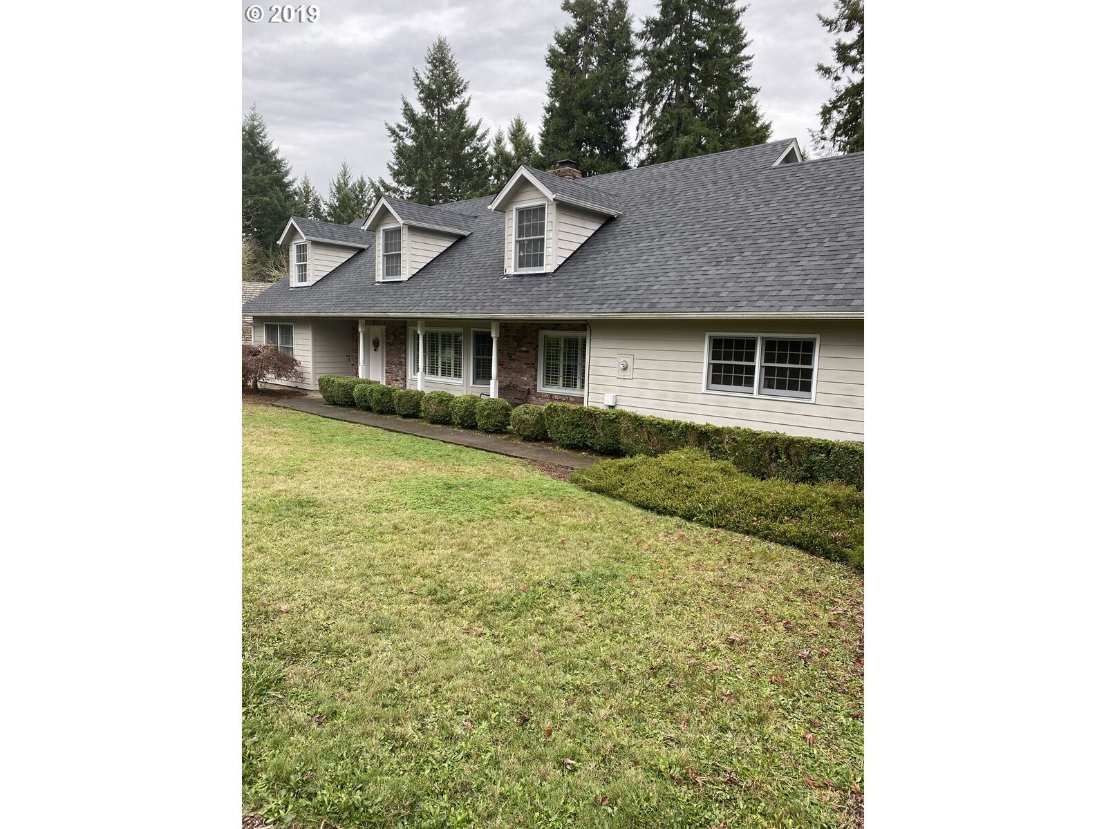 Property Photo: 193 Watagua Way OR 97424