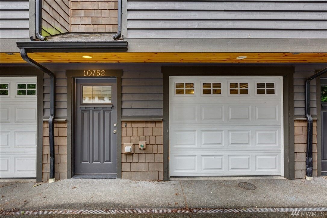 Property Photo:  10752  35th Avenue NE  WA 98125