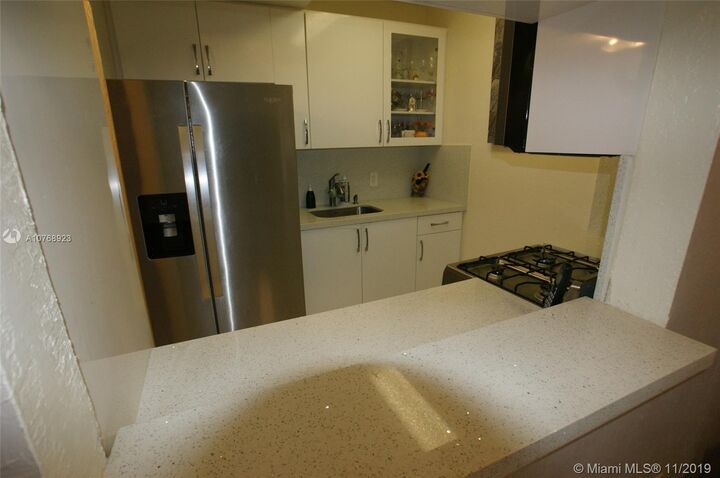 1305 W 53rd St 409  Hialeah FL 33012 photo