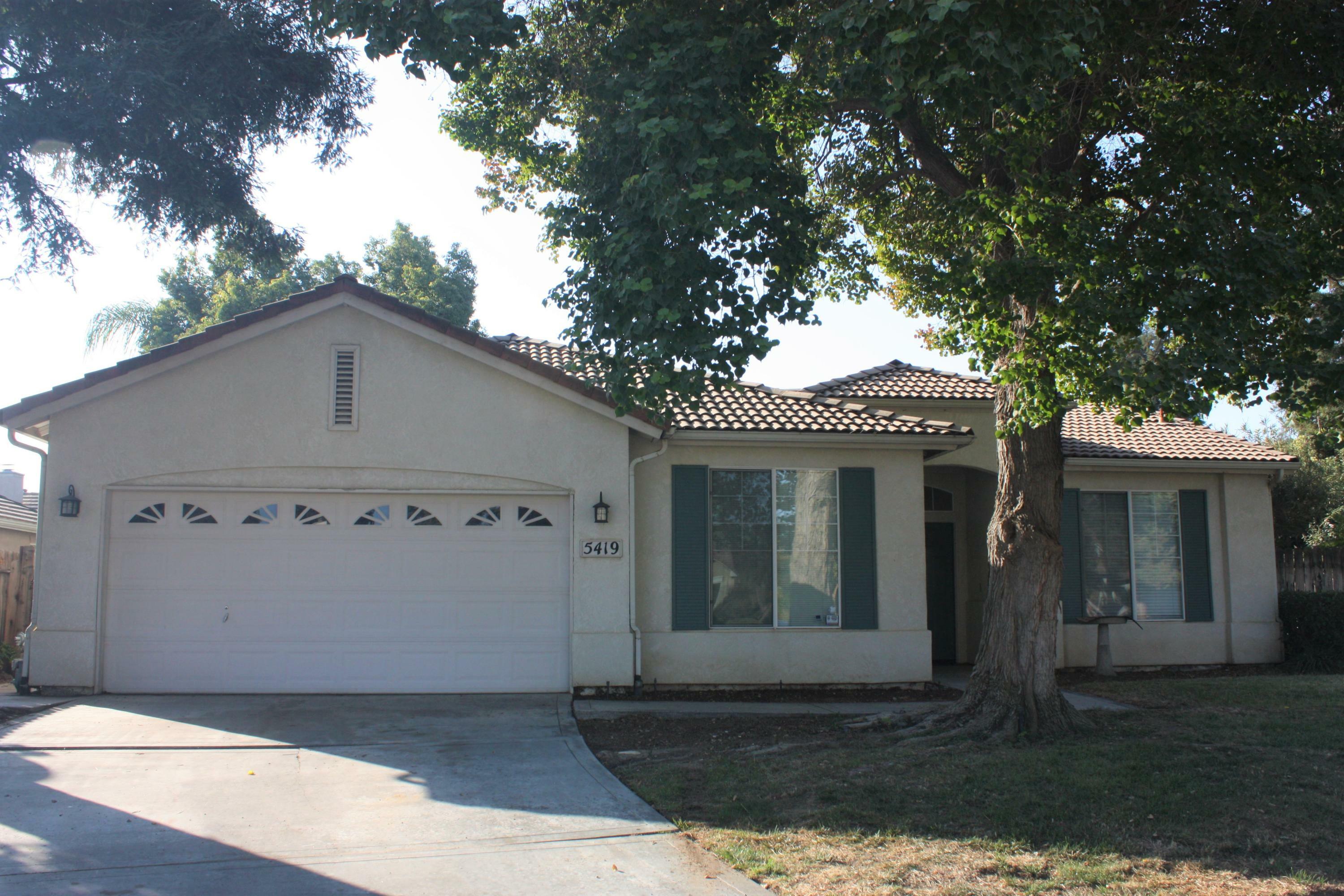 Property Photo:  5419 W Sunnyside Court  CA 93277 