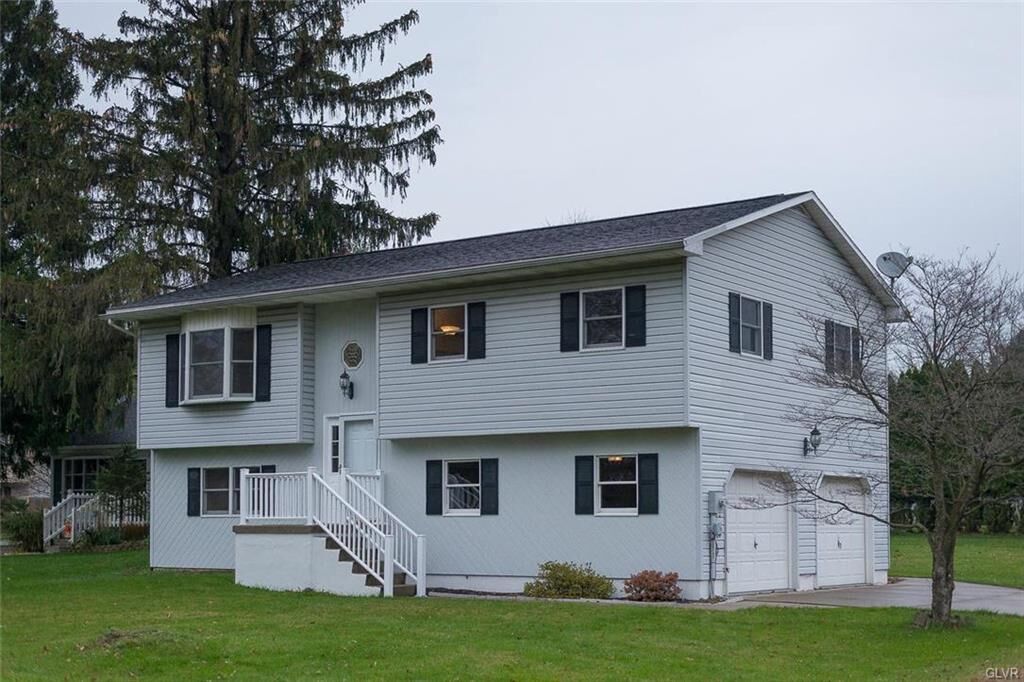 Property Photo:  923 Summit Street  PA 18015 