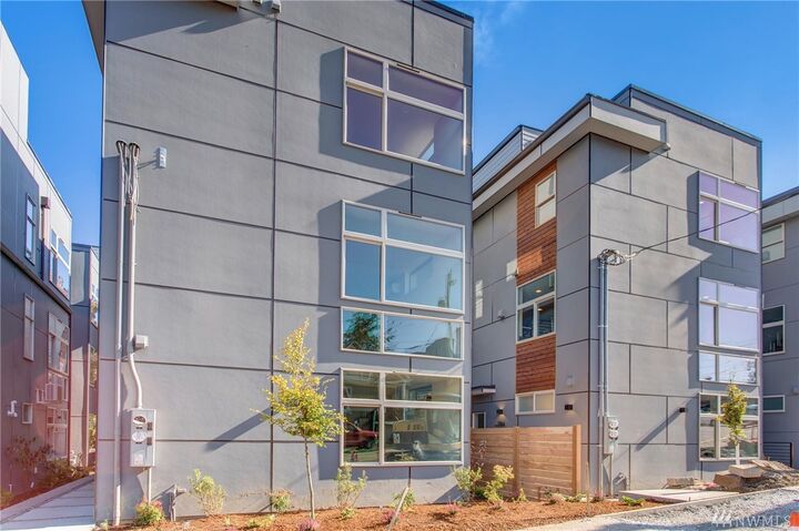 Property Photo:  718 B  Martin Luther King Junior Way  WA 98122 